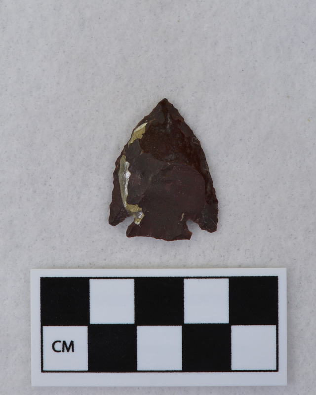 Corner notched, associated w/Ce.4067