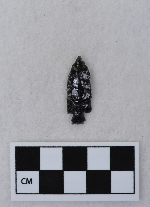 Corner notched, associated w/Ce.4067