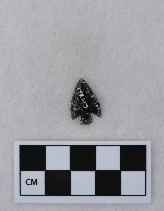 Corner notched, associated w/Ce.4067