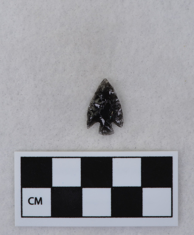 Corner notched, associated w/Ce.4067