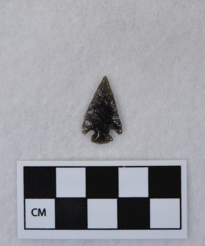 Corner notched, associated w/Ce.4067