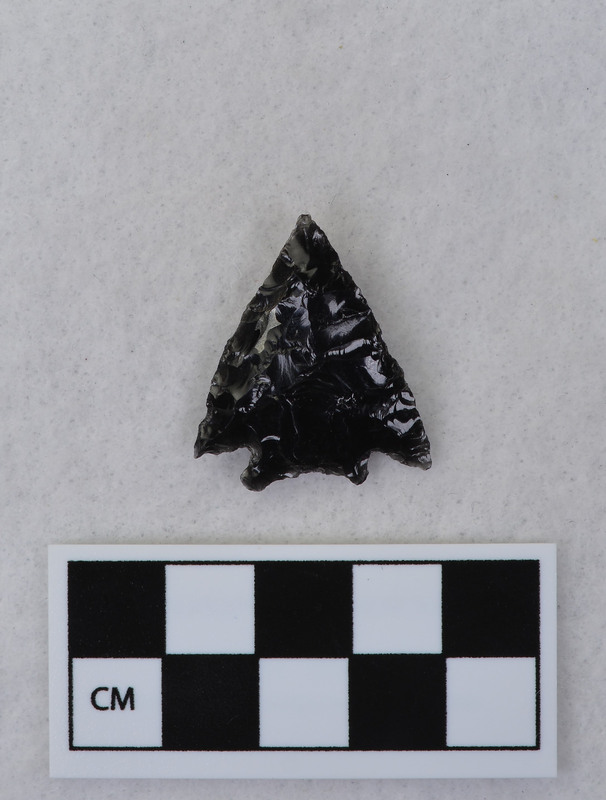 Corner notched, associated w/Ce.4067