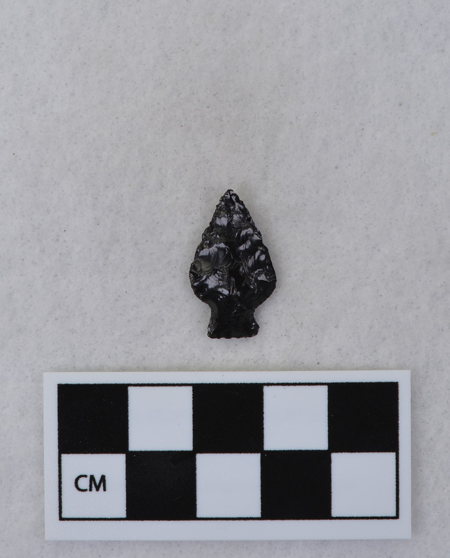 Corner notched, associated w/Ce.7675