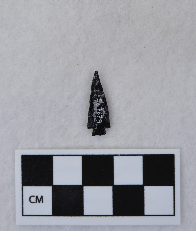 Corner notched, associated w/Ce.7675