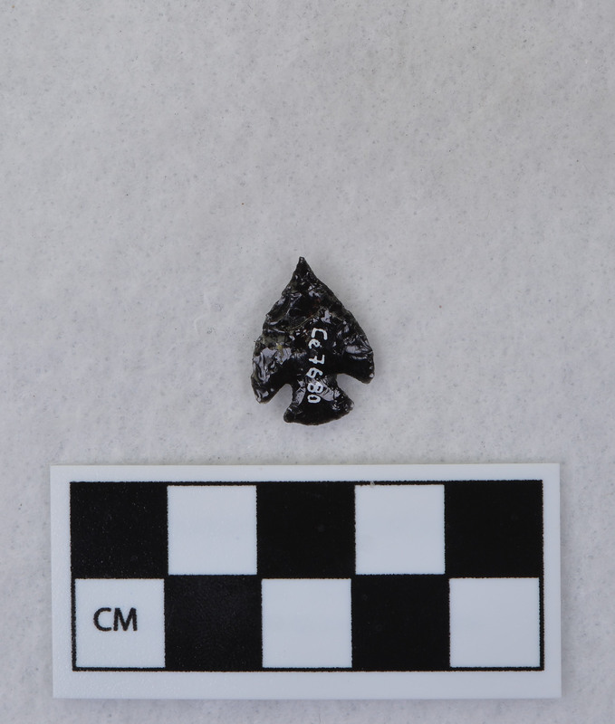 Corner notched, associated w/Ce.7675