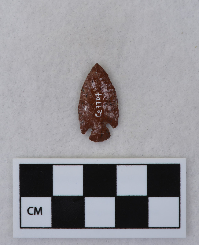 Corner notched, associated w/ Ce.7700