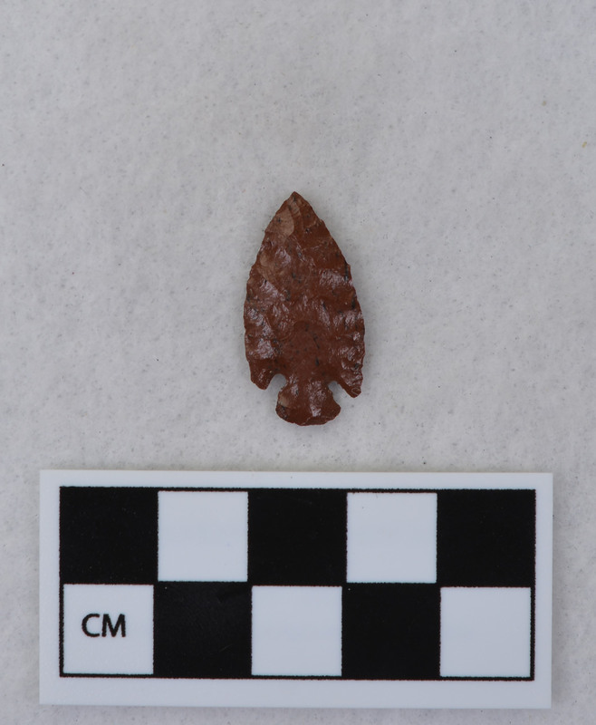 Corner notched, associated w/ Ce.7700