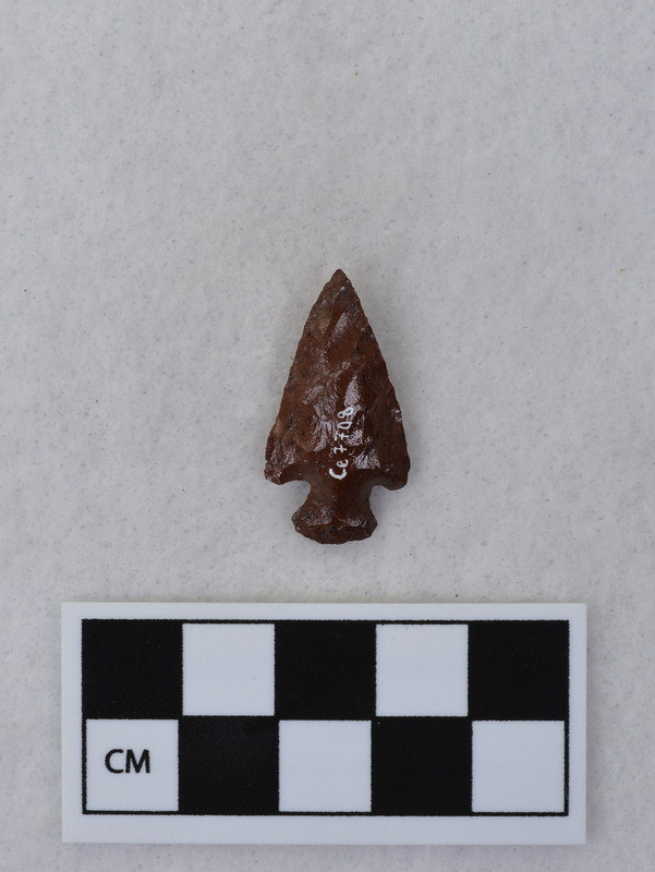 Corner notched, associated w/ Ce.7700