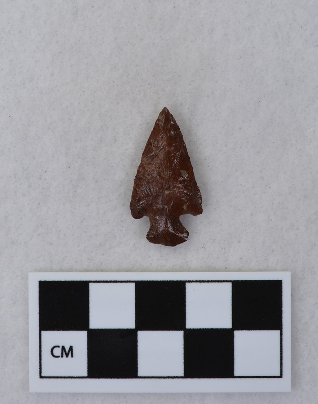 Corner notched, associated w/ Ce.7700