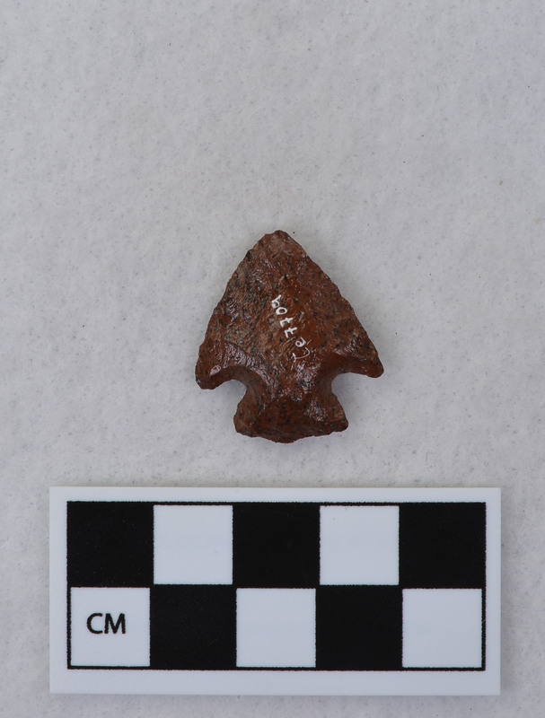 Corner notched, associated w/ Ce.7700