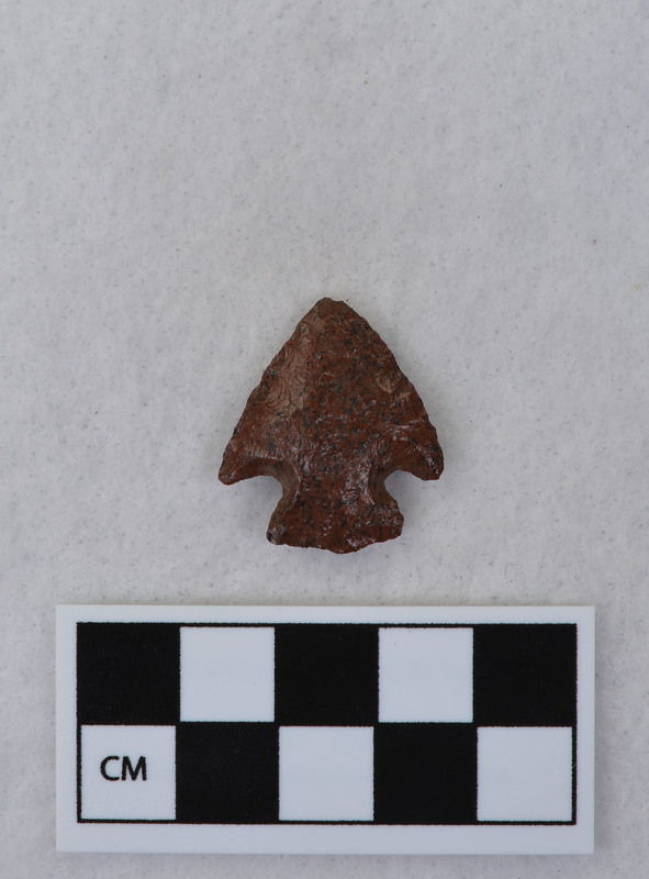 Corner notched, associated w/ Ce.7700