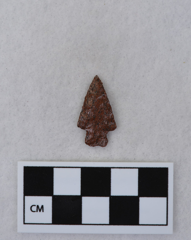 Corner notched, associated w/ Ce.7700