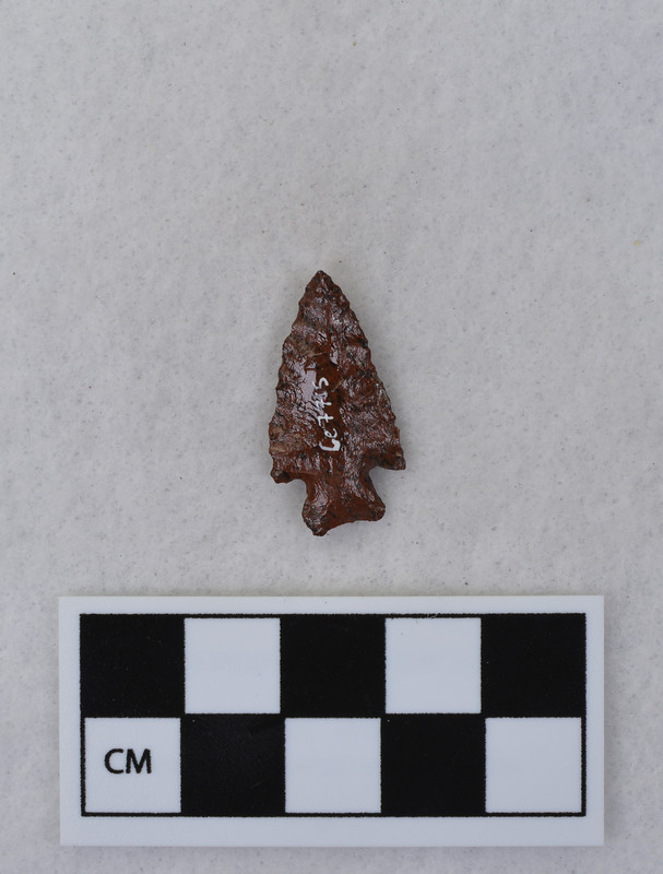 Corner notched, associated w/ Ce.7700