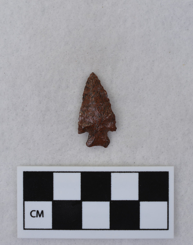 Corner notched, associated w/ Ce.7700