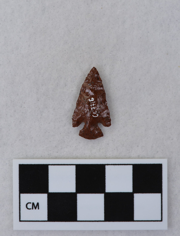 Corner notched, associated w/ Ce.7700