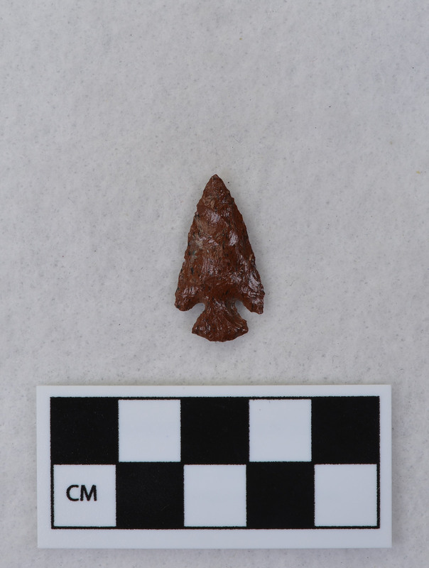 Corner notched, associated w/ Ce.7700