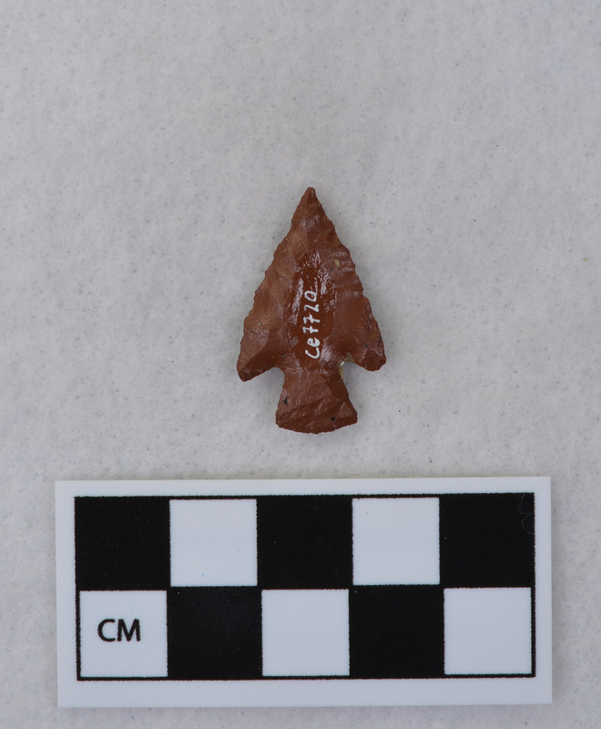 Corner notched, associated w/ Ce.7700