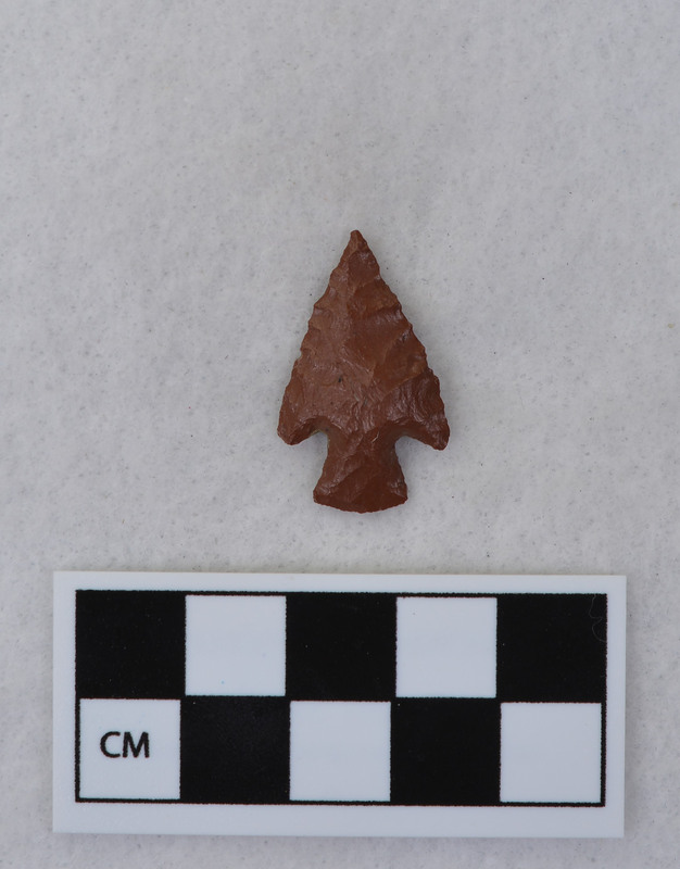 Corner notched, associated w/ Ce.7700