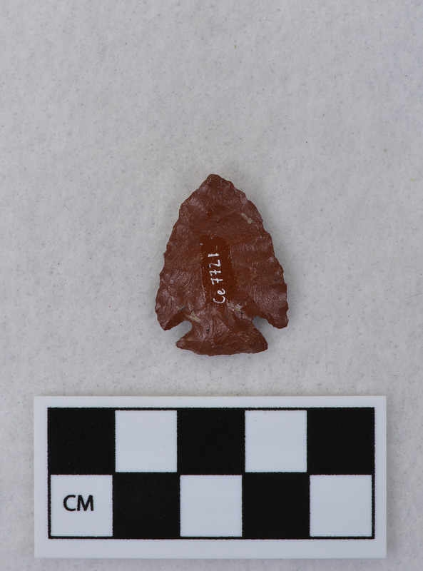 Corner notched, associated w/ Ce.7700