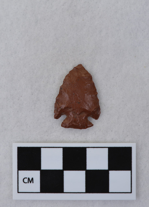 Corner notched, associated w/ Ce.7700