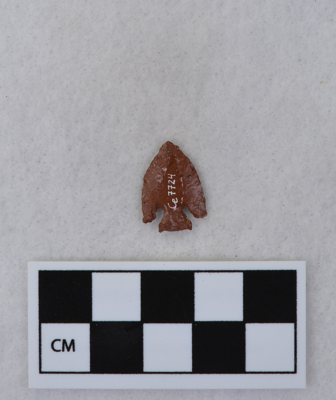 Corner notched, associated w/ Ce.7700