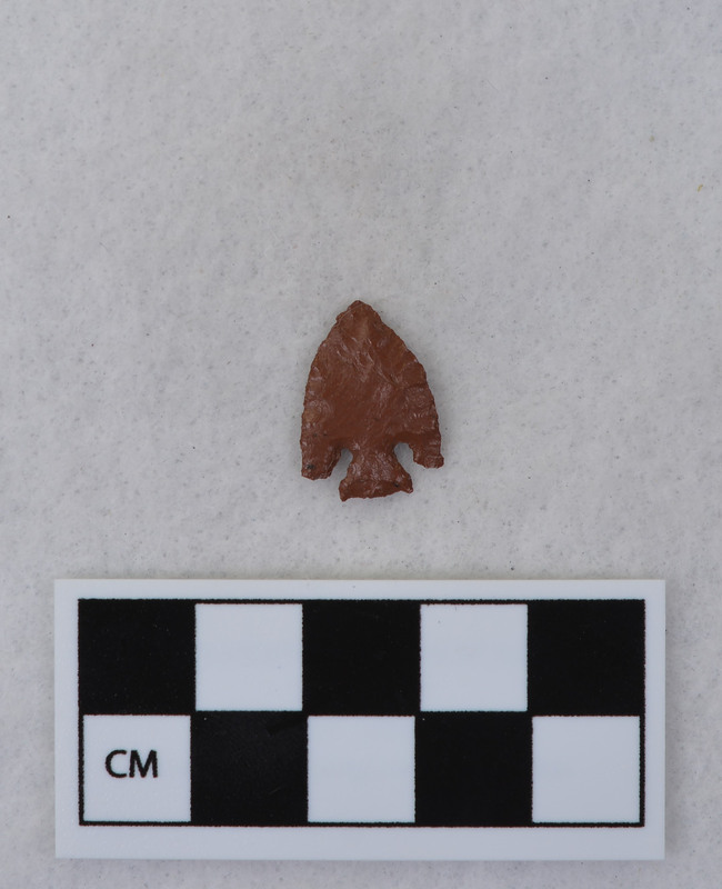 Corner notched, associated w/ Ce.7700