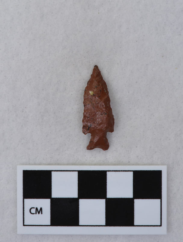 Corner notched, associated w/ Ce.7700