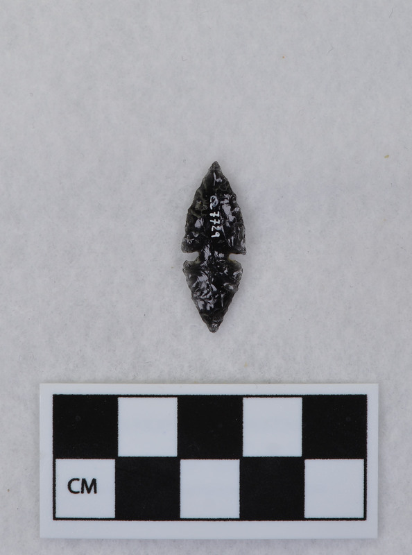 Side notched, associated w/Ce.7726