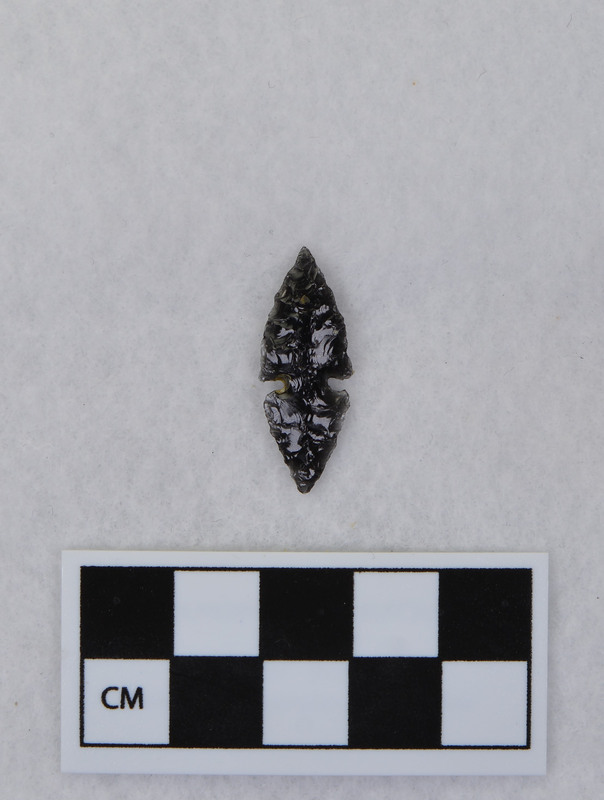 Side notched, associated w/Ce.7726