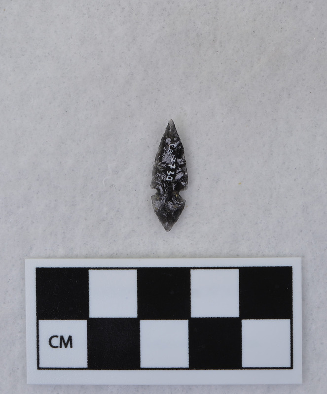 Side notched, associated w/Ce.7726