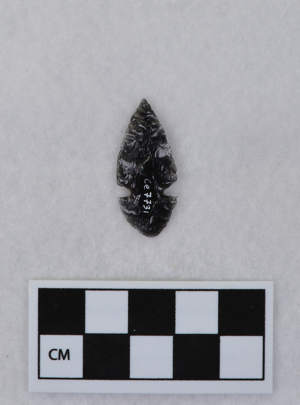Side notched, associated w/Ce.7726
