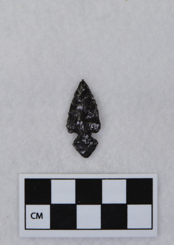 Side notched, associated w/Ce.7726