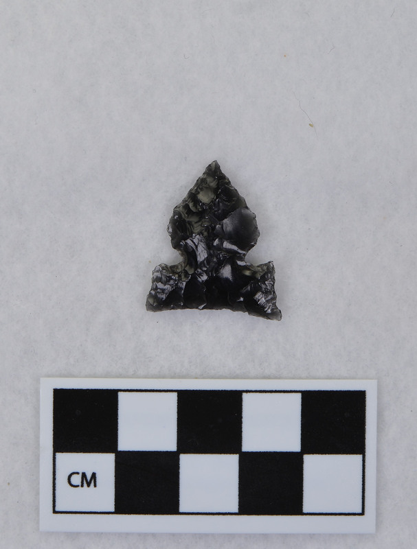 Side notched, associated w/Ce.7726