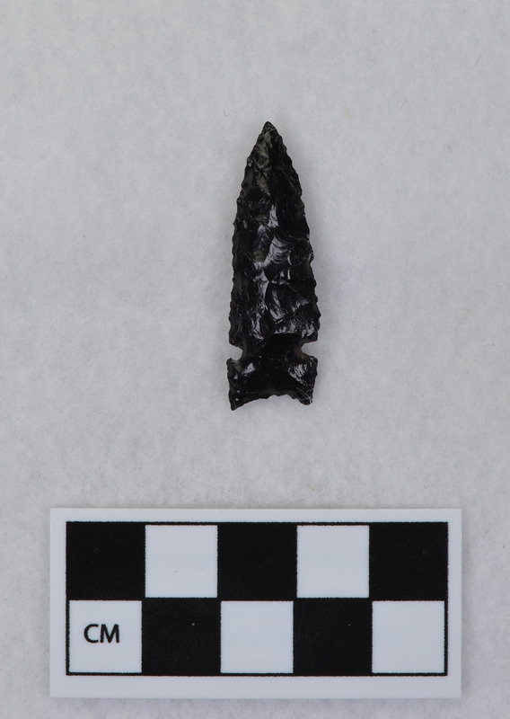 Side notched, associated w/Ce.7726