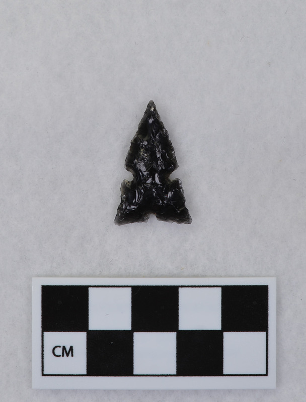 Side notched, associated w/Ce.7726