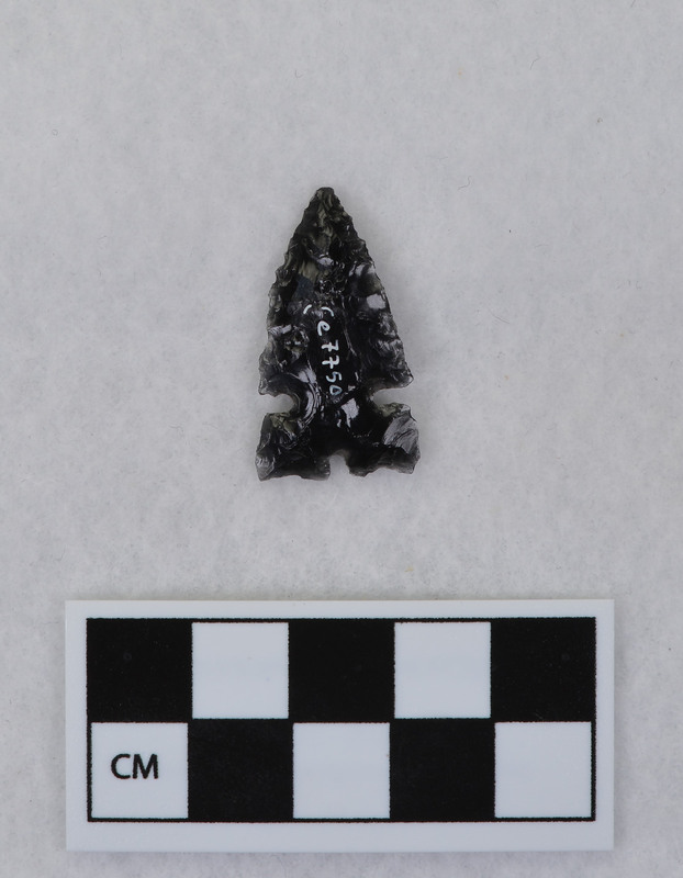 Side notched, associated w/Ce.7726