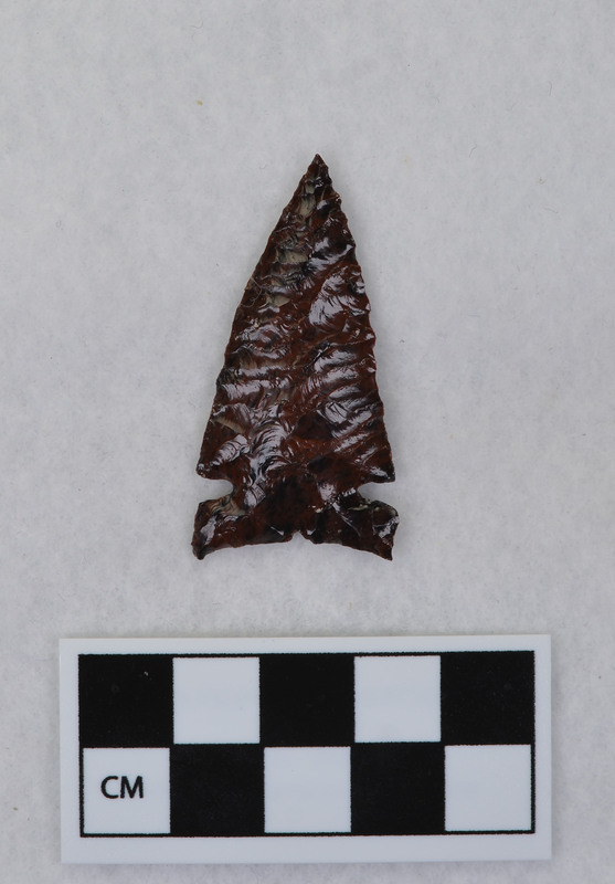 Side notched, made on a flake, Titmus technique Extremely fine parallel flaking. (GT)