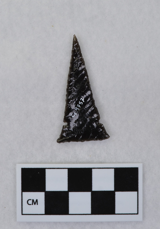 Triangular side notched, Titmus flaking For some reason he never finished notching this one? (JW)