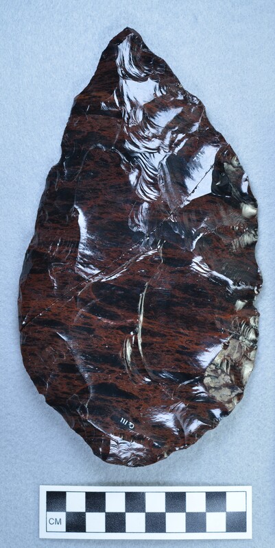 Broken biface with all flakes from its production. (GT) Ce.112 - Ce.623 are all from the production of the large biface (Ce.111) and allegedly represent a full sequence. (DHC)