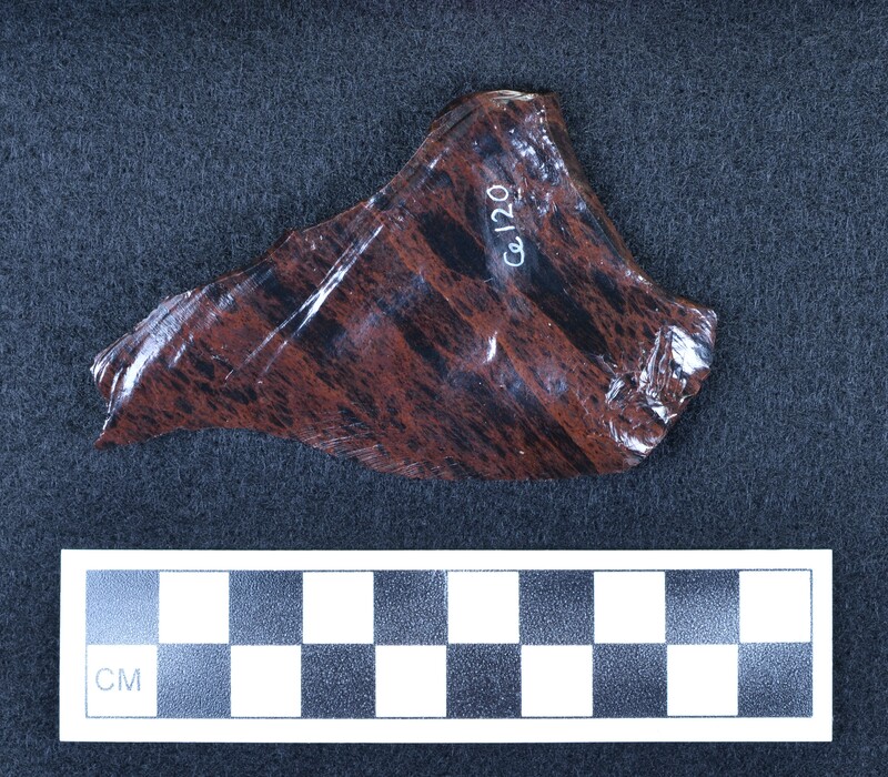 Broken biface with all flakes from its production. (GT) Ce.112 - Ce.623 are all from the production of the large biface (Ce.111) and allegedly represent a full sequence. (DHC)