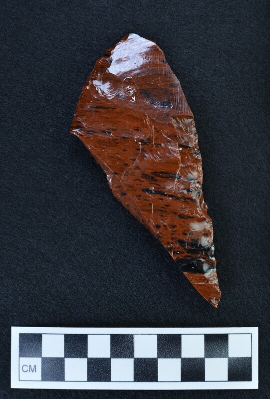 Broken, associated w/Ce.3976