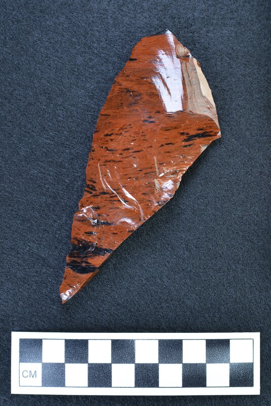 Broken, associated w/Ce.3976