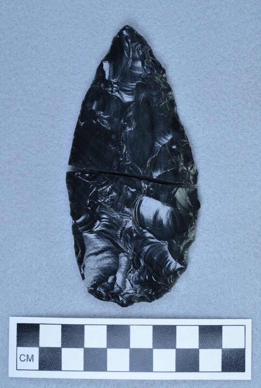 Broken, associated w/Ce.3976