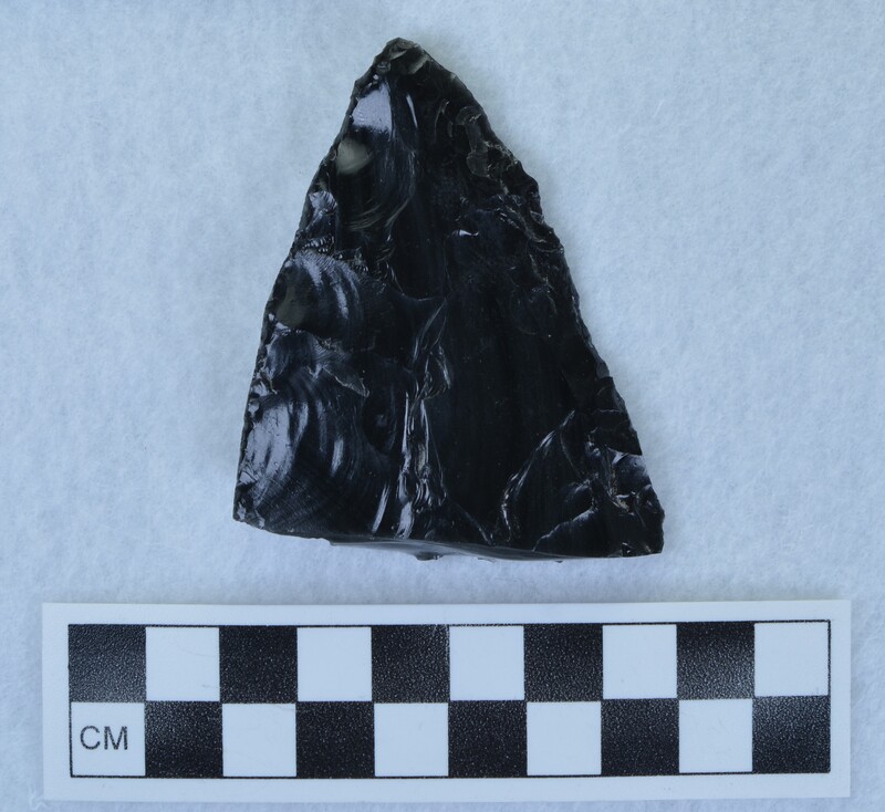 Broken, associated w/Ce.3976