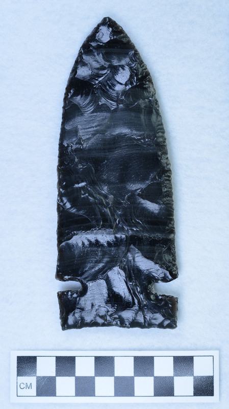 Large, side notched, marginal pressure retouch