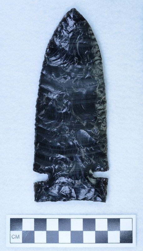 Large, side notched, marginal pressure retouch