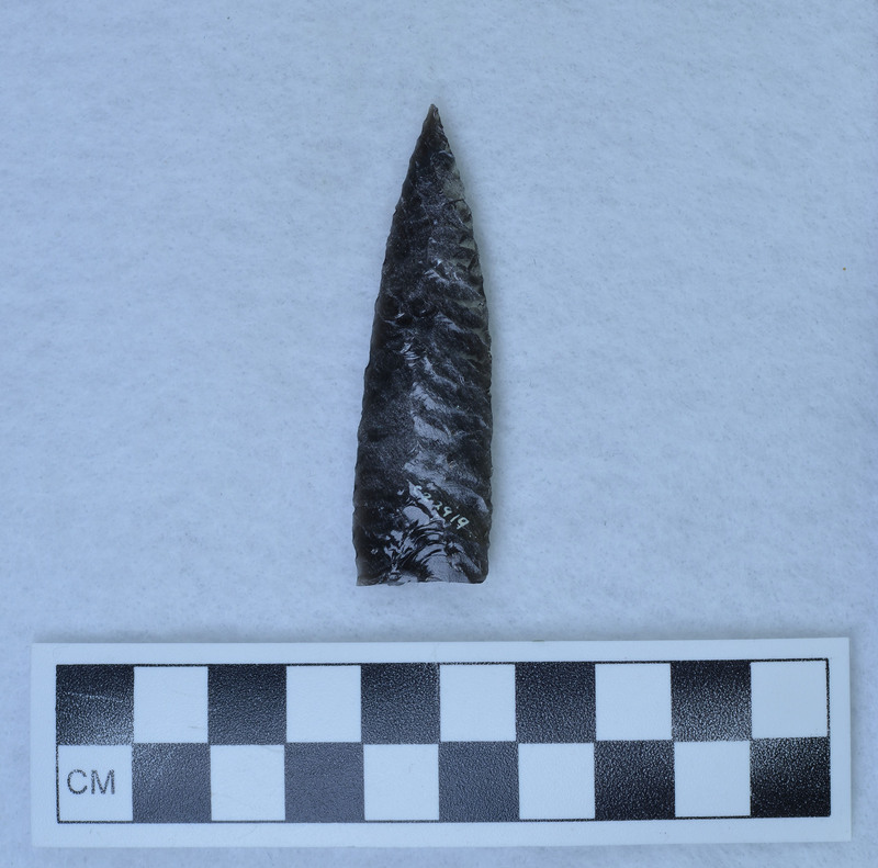 Parallel diagonal flaking, base broken