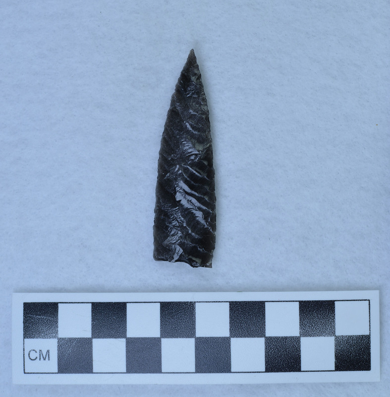 Parallel diagonal flaking, base broken