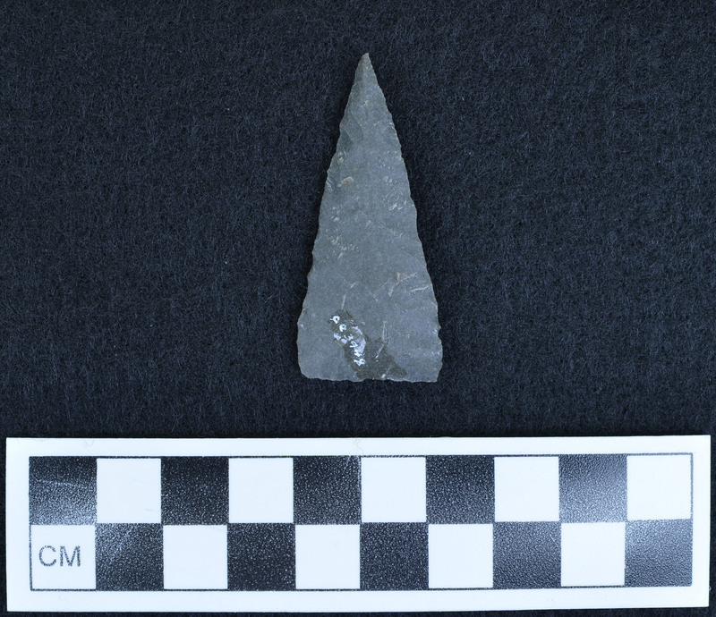 Parallel diagonal flaking, Flaked to midline one face to form diagonal ridge, other face random flaked. (GT)