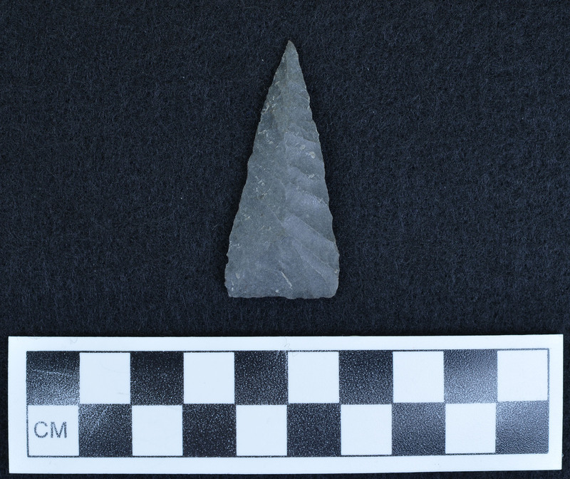 Parallel diagonal flaking, Flaked to midline one face to form diagonal ridge, other face random flaked. (GT)